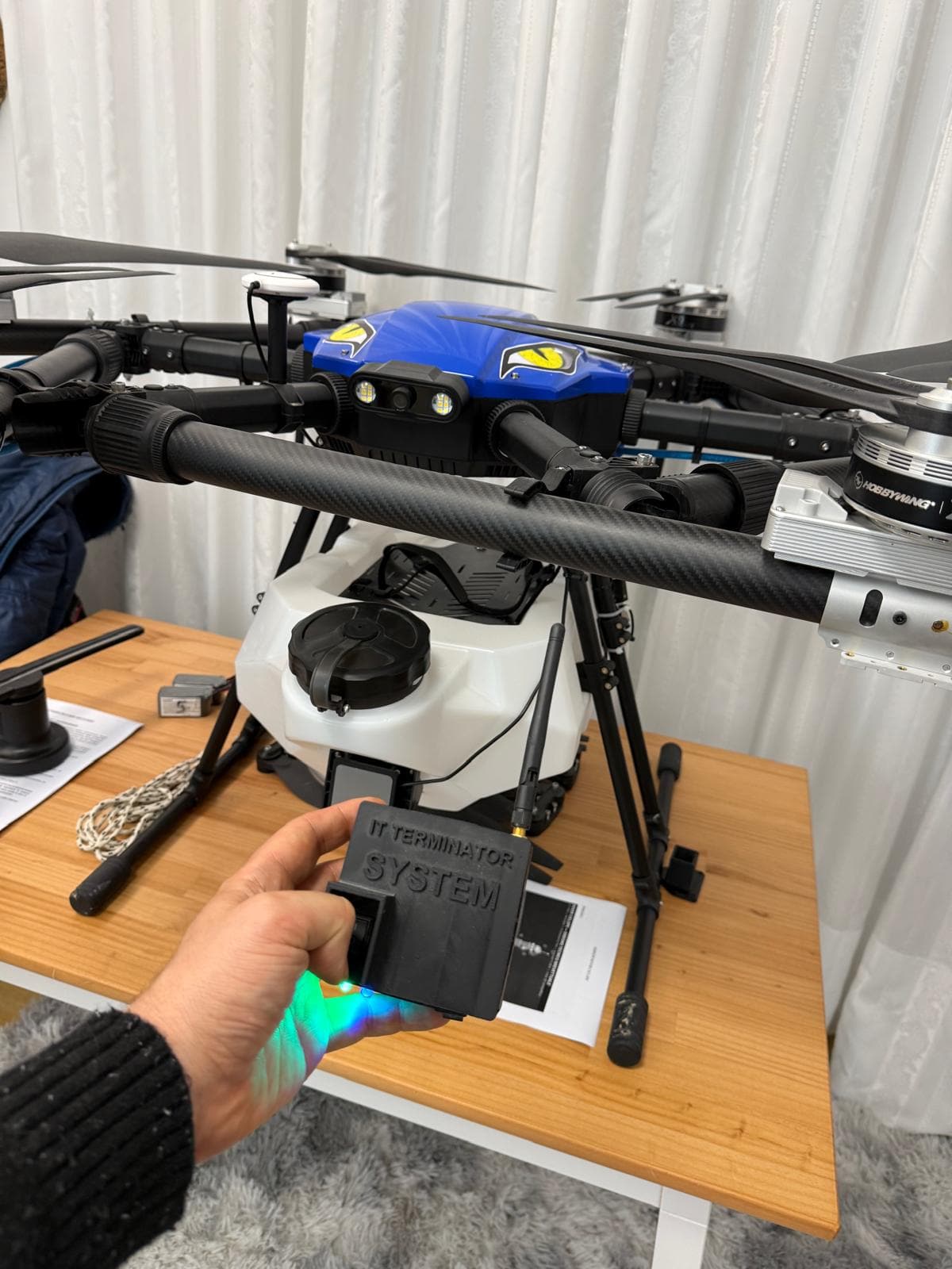 Drone agricolo con modulo del sistema di terminazione del volo