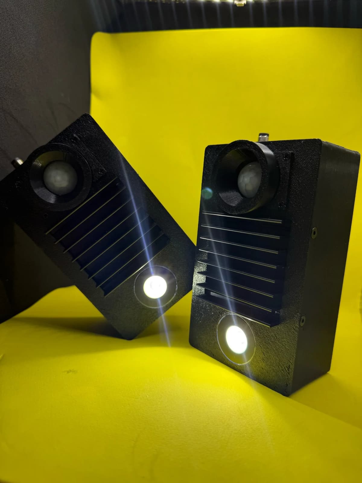 Dispositivi BioGuardian con LED strobo e pannello di vibrazione