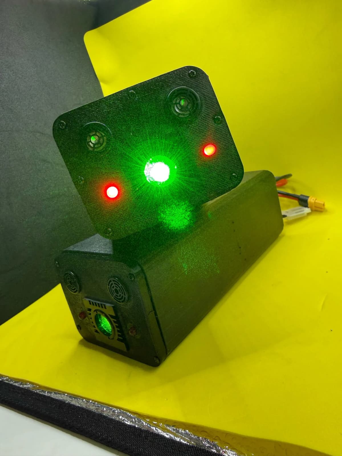 Laser deterrente Ciclope acceso